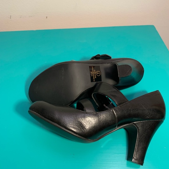 Classified Taylor Black Heels size 7 - Picture 5 of 6